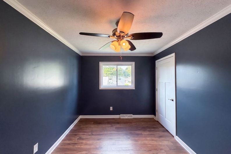 Photo 8 of 22 of 25142 Deerfield Dr, North Olmsted, OH