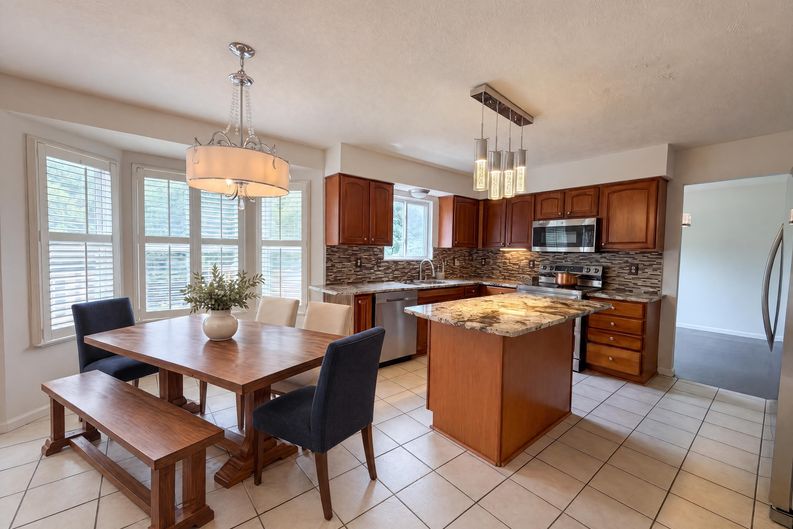 Photo 11 of 51 of 7966 Lazelle Woods Dr, Westerville, OH