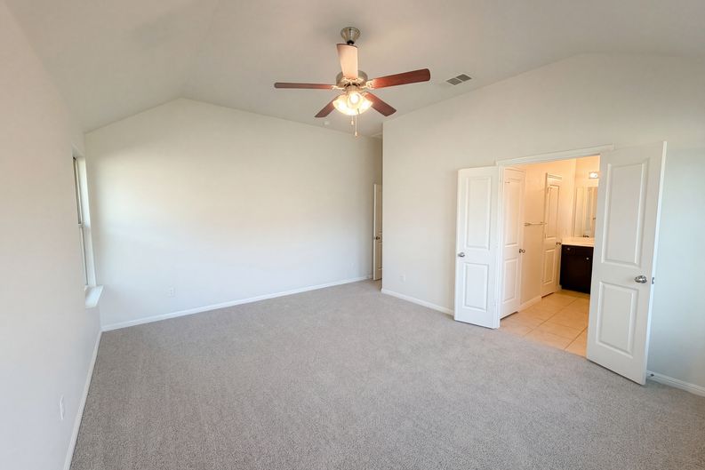 Photo 4 of 19 of 543 Tanda Ln, Hutto, TX