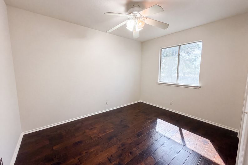 Photo 11 of 22 of 5810 Vasey Blvd, Austin, TX