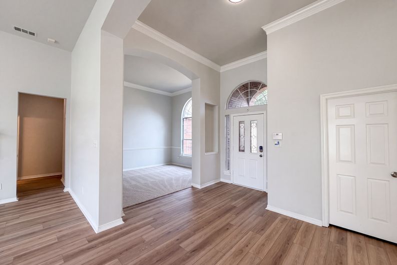 Photo 6 of 31 of 1221 Old Oak Trl, Flower Mound, TX