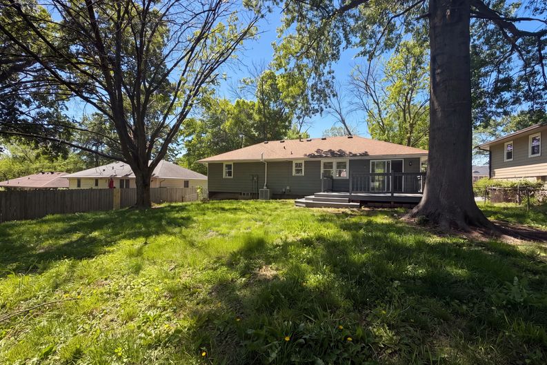 Photo 19 of 21 of 3809 S Drumm Ave, Independence, MO