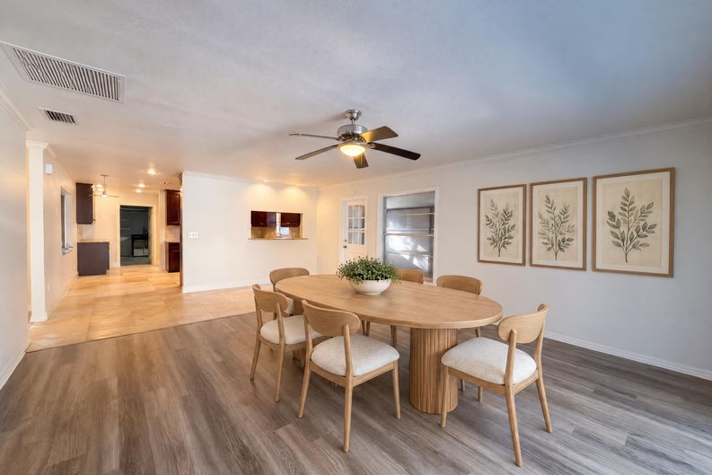 Photo 14 of 43 of 3705 Malec Cir, Sarasota, FL