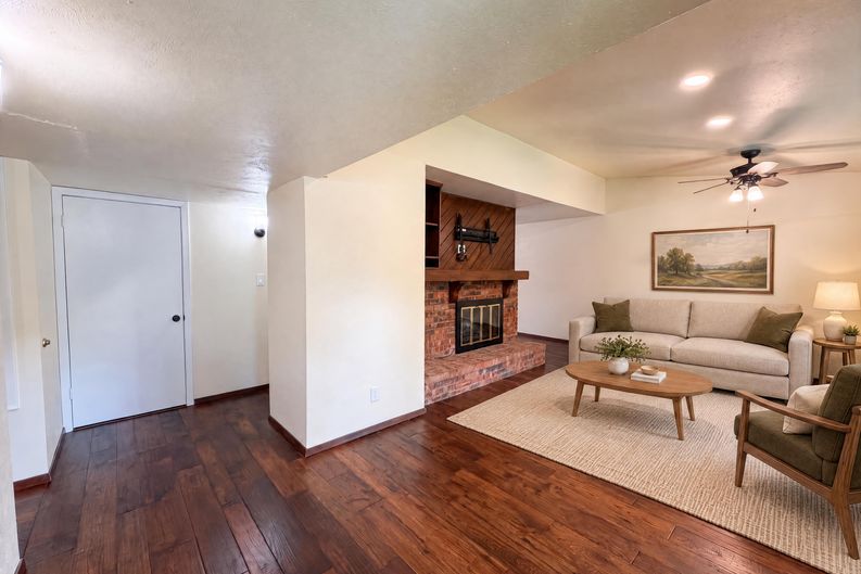 Photo 3 of 28 of 530 Shadowcrest Ln, Coppell, TX