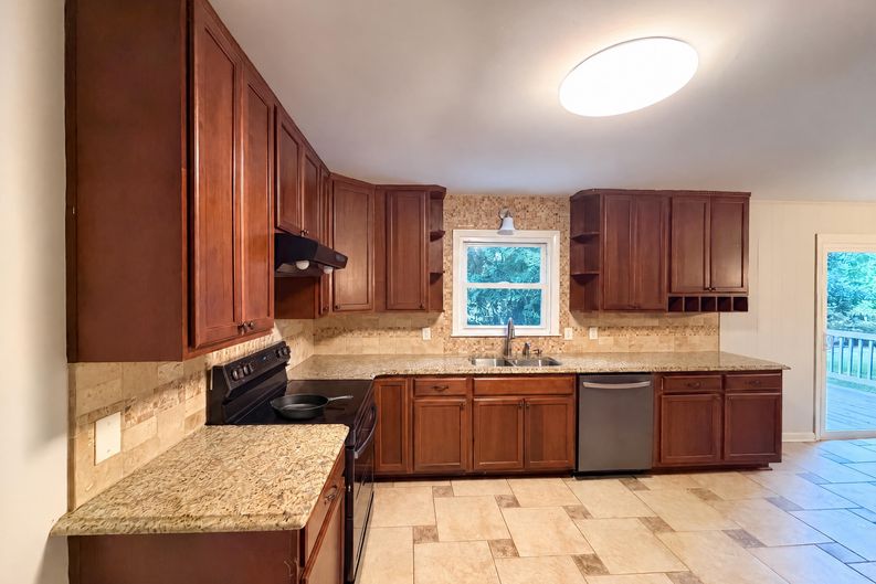 Photo 3 of 16 of 407 Lamesa Dr, Raleigh, NC