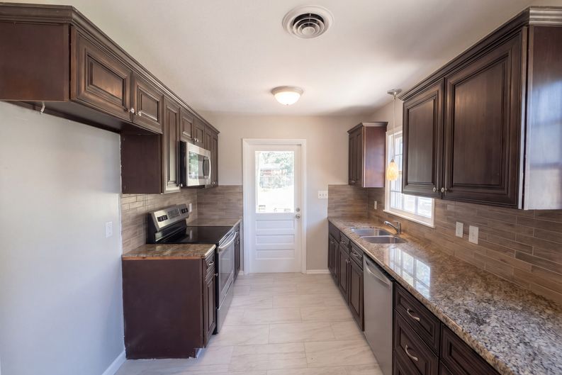 Photo 6 of 22 of 3327 Loch Haven Rd, Montgomery, AL