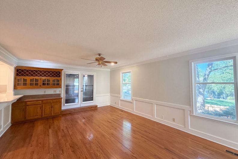 Photo 9 of 47 of 12600 Pawnee Ln, Leawood, KS