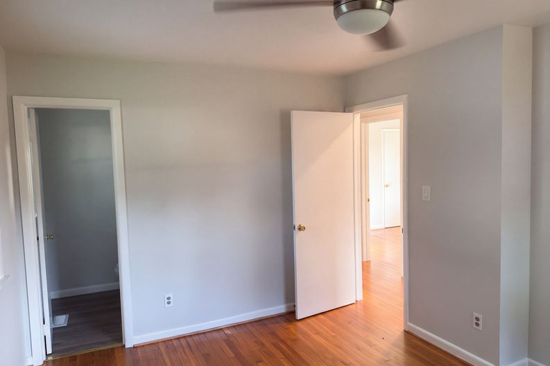 Photo 6 of 17 of 885 Lucas Creek Rd, Newport News, VA