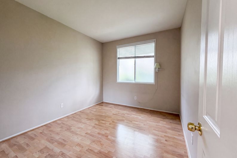 Photo 14 of 30 of 23608 Ashwood Pl, Valencia, CA