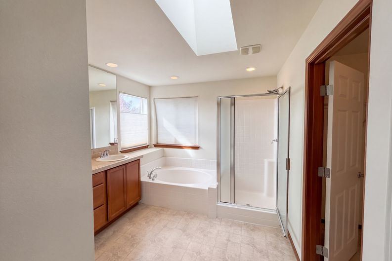 Photo 20 of 32 of 7629 NE 201st Pl, Kenmore, WA