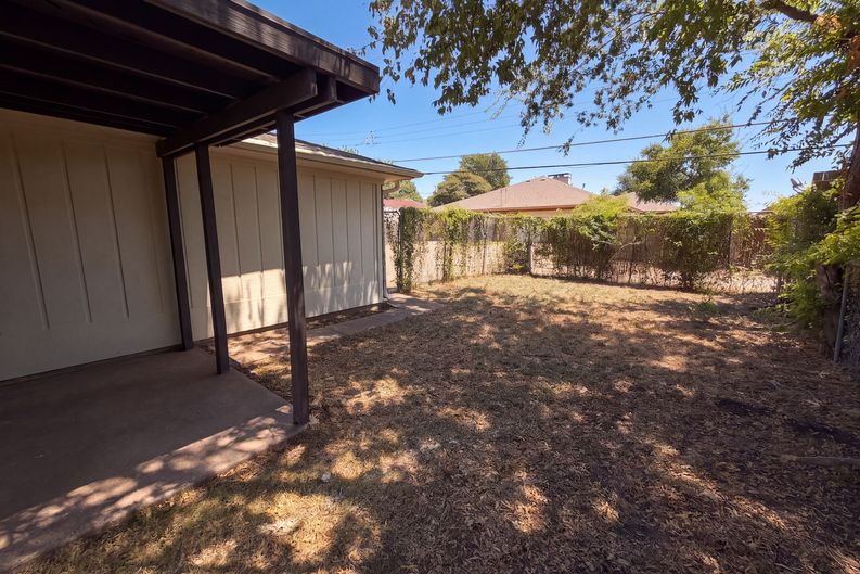 Photo 17 of 18 of 4824 Berridge Ln, Dallas, TX