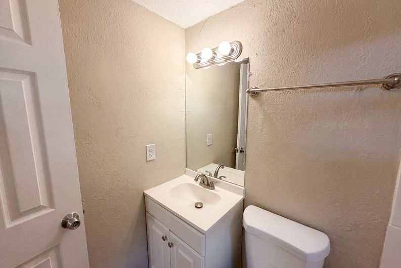 Photo 18 of 23 of 1506 W 16th St, Sanford, FL