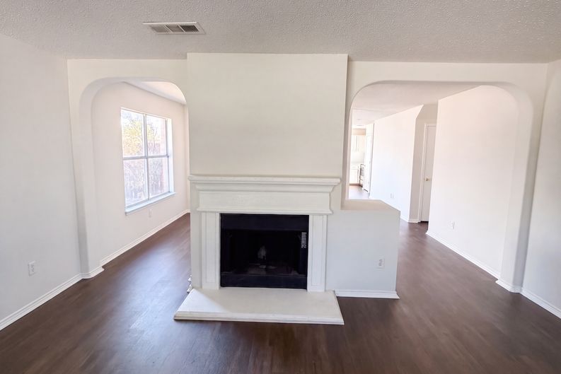 Photo 3 of 24 of 441 Longshore Dr, Little Elm, TX
