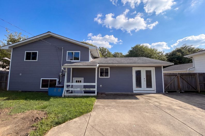 Photo 19 of 22 of 25142 Deerfield Dr, North Olmsted, OH