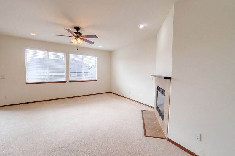 Photo 3 of 32 of 7629 NE 201st Pl, Kenmore, WA