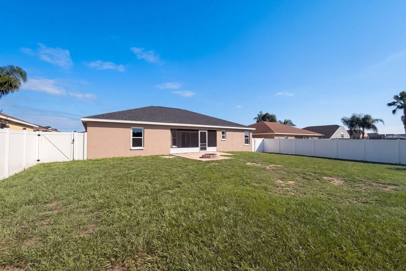 Photo 5 of 23 of 222 Cloverdale Rd, Winter Haven, FL