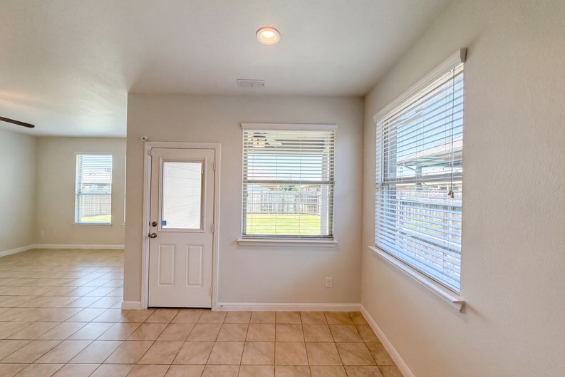 Photo 3 of 21 of 4312 Chicory Ct, Denton, TX