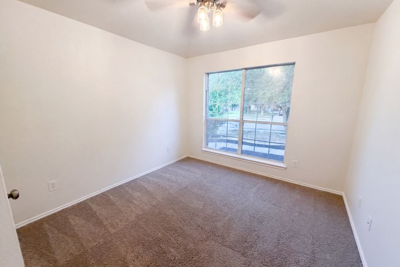Photo 11 of 17 of 1107 Burgess Dr, Leander, TX