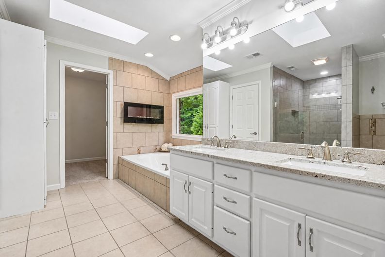 Photo 5 of 79 of 2077 Coolidge Way NW, Acworth, GA
