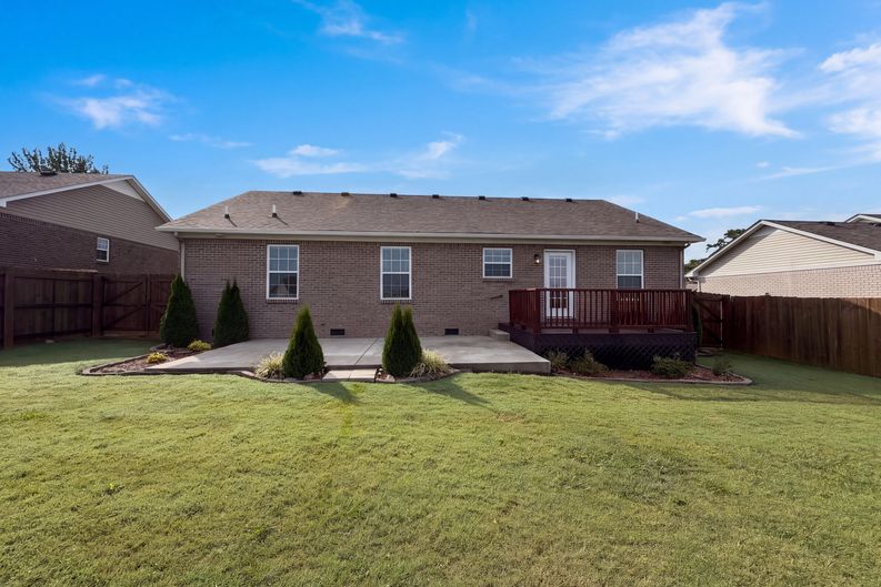 Photo 5 of 18 of 1948 Susan Rd, Columbia, TN