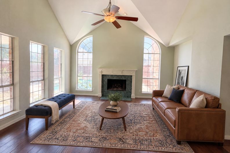 Photo 3 of 22 of 3606 Fairlands Dr, Richardson, TX