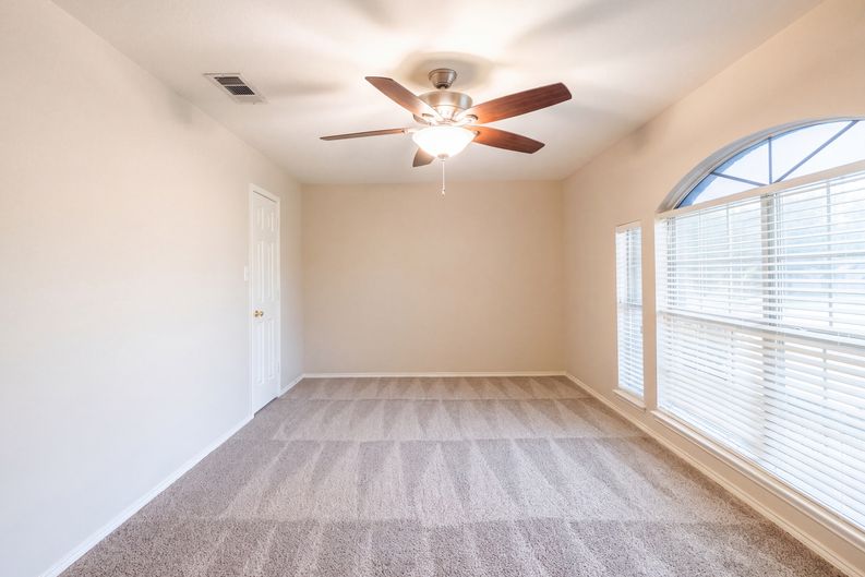 Photo 11 of 27 of 106 Forestview Rd, Hickory Creek, TX