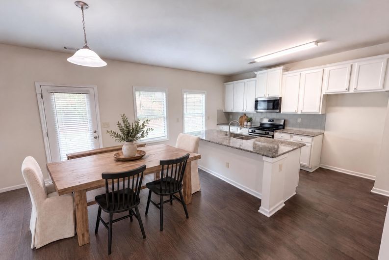 Photo 14 of 41 of 821 Walnut Woods Dr, Braselton, GA