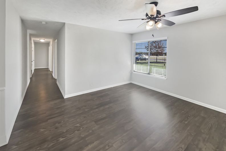 Photo 8 of 18 of 1105 E 17th St, Georgetown, TX
