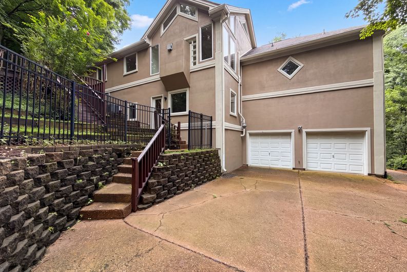 Photo 29 of 84 of 7030 Willowick Dr, Brentwood, TN