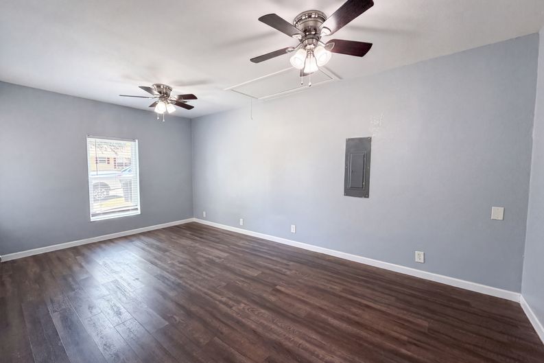 Photo 7 of 17 of 1012 Turner St, Cleburne, TX
