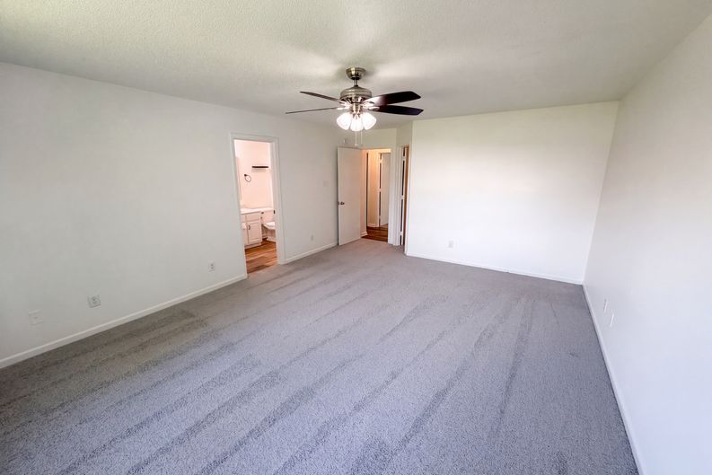 Photo 4 of 24 of 12134 Brushfield Ln, Fishers, IN