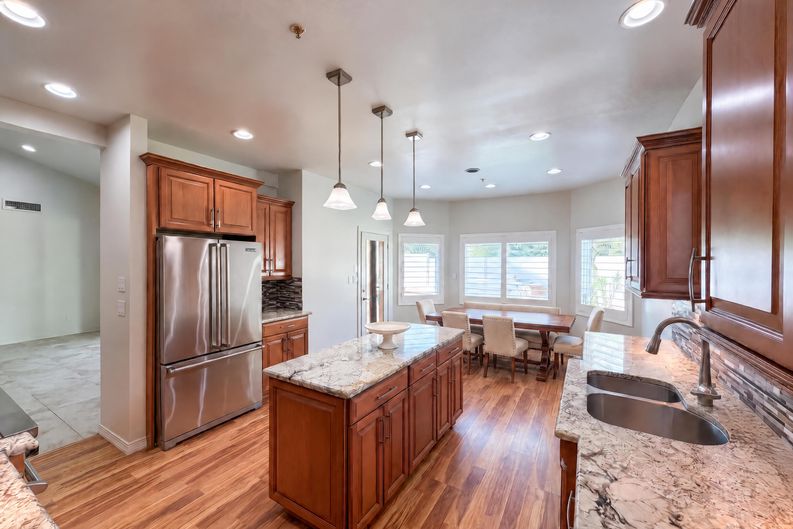 Photo 9 of 36 of 10240 E Cochise Dr, Scottsdale, AZ