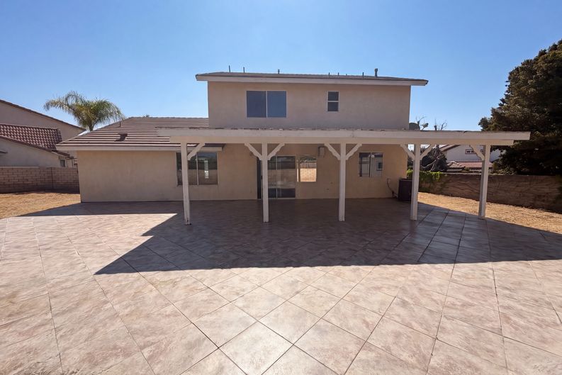 Photo 5 of 20 of 922 W Craig St, Rialto, CA