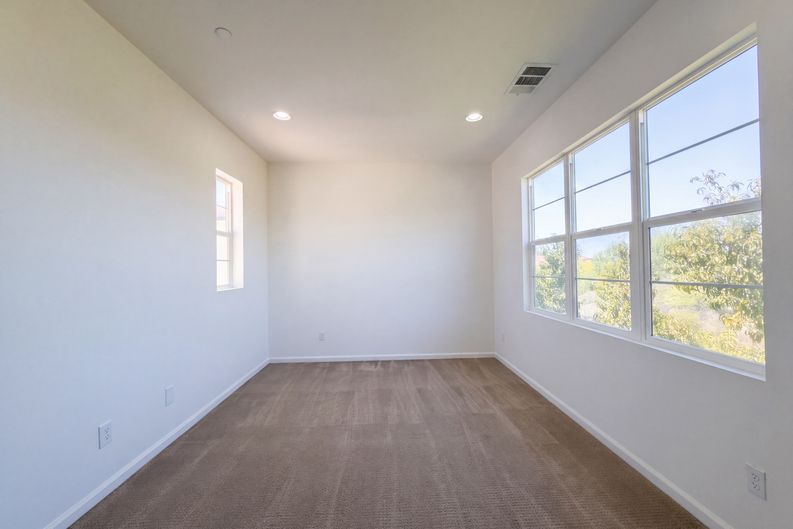 Photo 13 of 31 of 21981 Propello Dr, Santa Clarita, CA