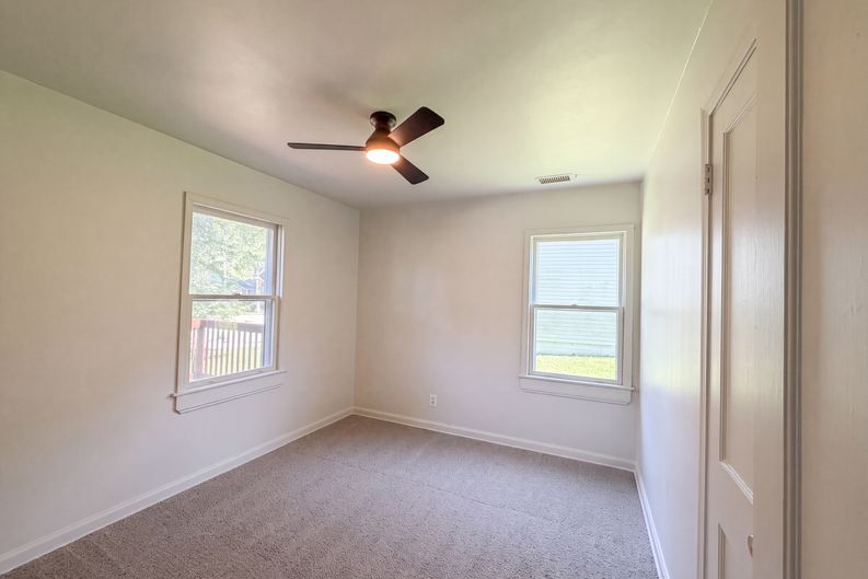 Photo 4 of 13 of 11615 W 68th St, Shawnee, KS