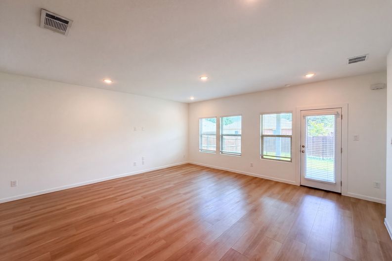 Photo 6 of 21 of 2506 Tahoe Dr, Seagoville, TX