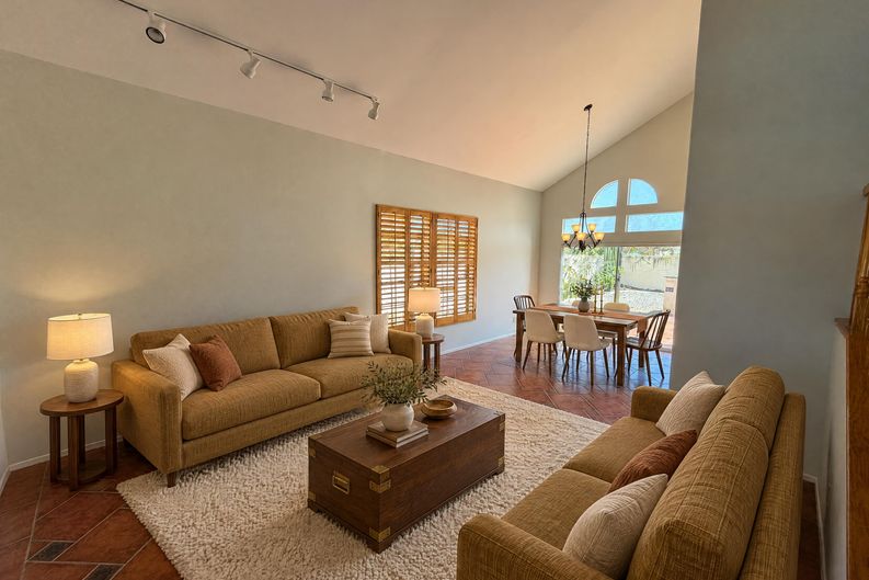 Photo 10 of 25 of 8932 Mesa Oak Dr, Riverside, CA