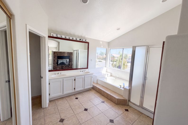 Photo 14 of 25 of 8932 Mesa Oak Dr, Riverside, CA