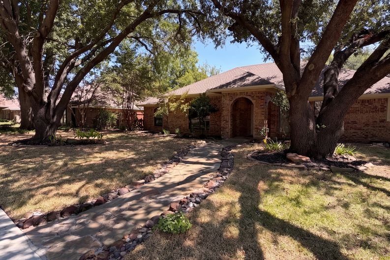 Photo 20 of 23 of 3924 Mesa Dr, Plano, TX