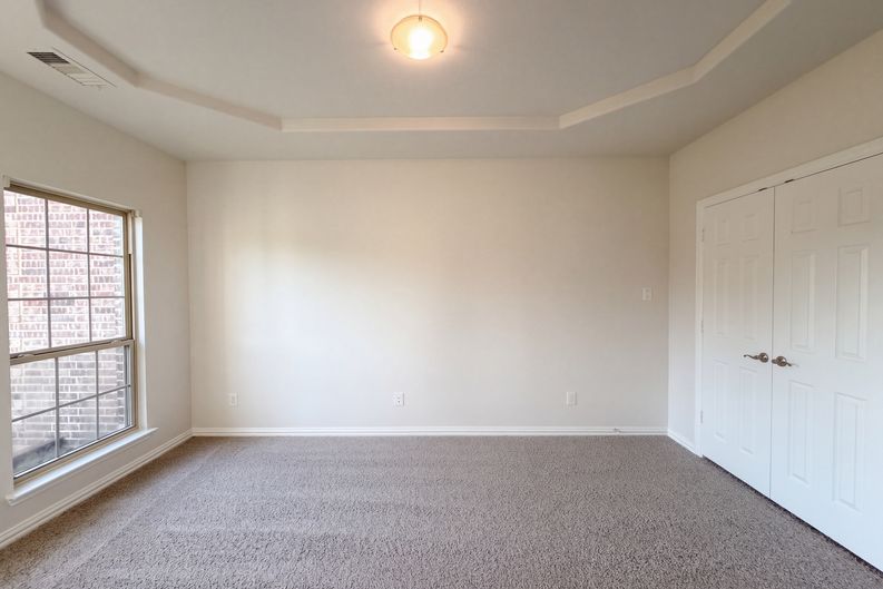 Photo 20 of 38 of 908 Heath Creek Dr, Desoto, TX