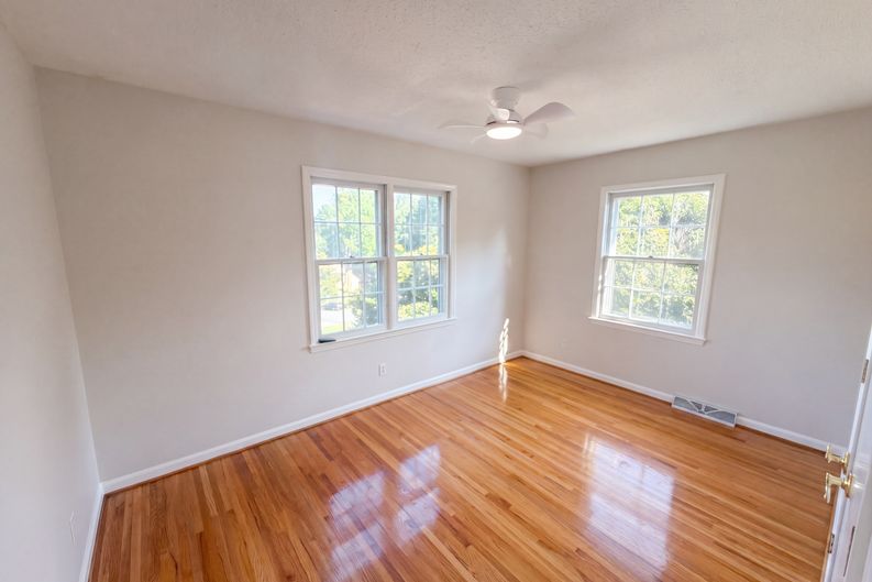 Photo 4 of 41 of 1030 McLaughlin Dr, Charlotte, NC