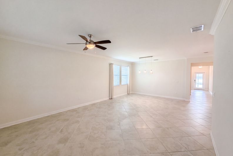 Photo 11 of 25 of 4112 Innovation Ln, Clermont, FL