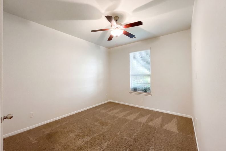 Photo 10 of 19 of 21205 Timber Bluff Ln, Porter, TX