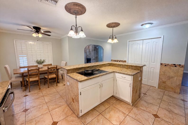 Photo 12 of 30 of 300 Sprucewood Rd, Lake Mary, FL