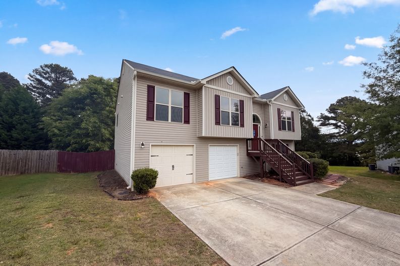 Photo 25 of 28 of 2721 Berkshire Dr, Winder, GA