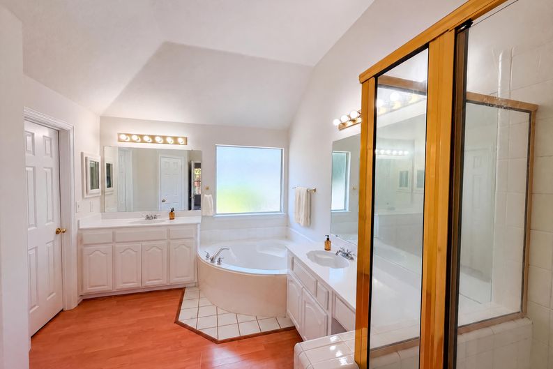 Photo 17 of 22 of 3106 Westshore Dr, Rowlett, TX