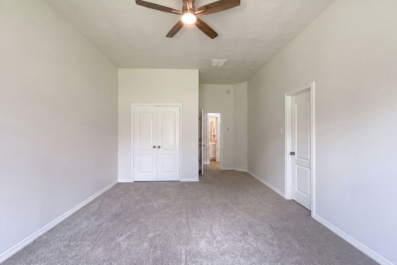 Photo 11 of 16 of 3014 Country Boy Ct, Spring, TX