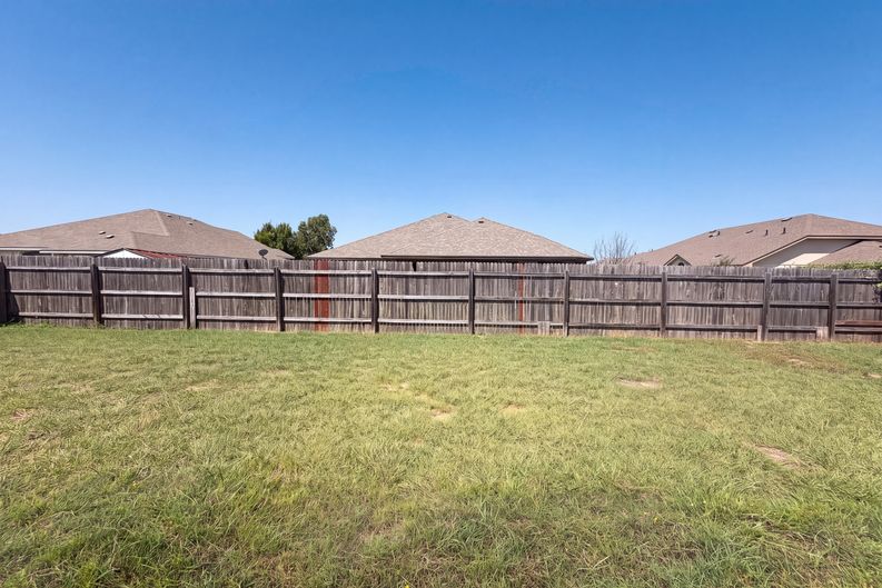 Photo 17 of 18 of 9301 Cricket Dr, Killeen, TX