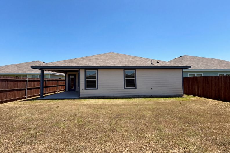 Photo 5 of 23 of 6424 Waterfall Ln, Princeton, TX