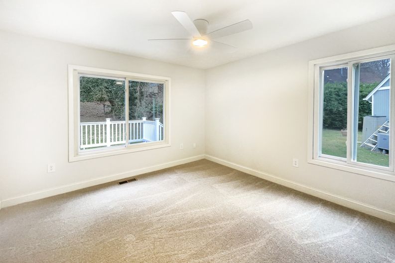 Photo 4 of 23 of 10103 Meredith Ave, Silver Spring, MD